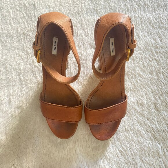 Miu Miu Vintage Camel Tan Floral Carved Wood Heel Platform Sandals – Size IT 38 - Picture 6 of 16